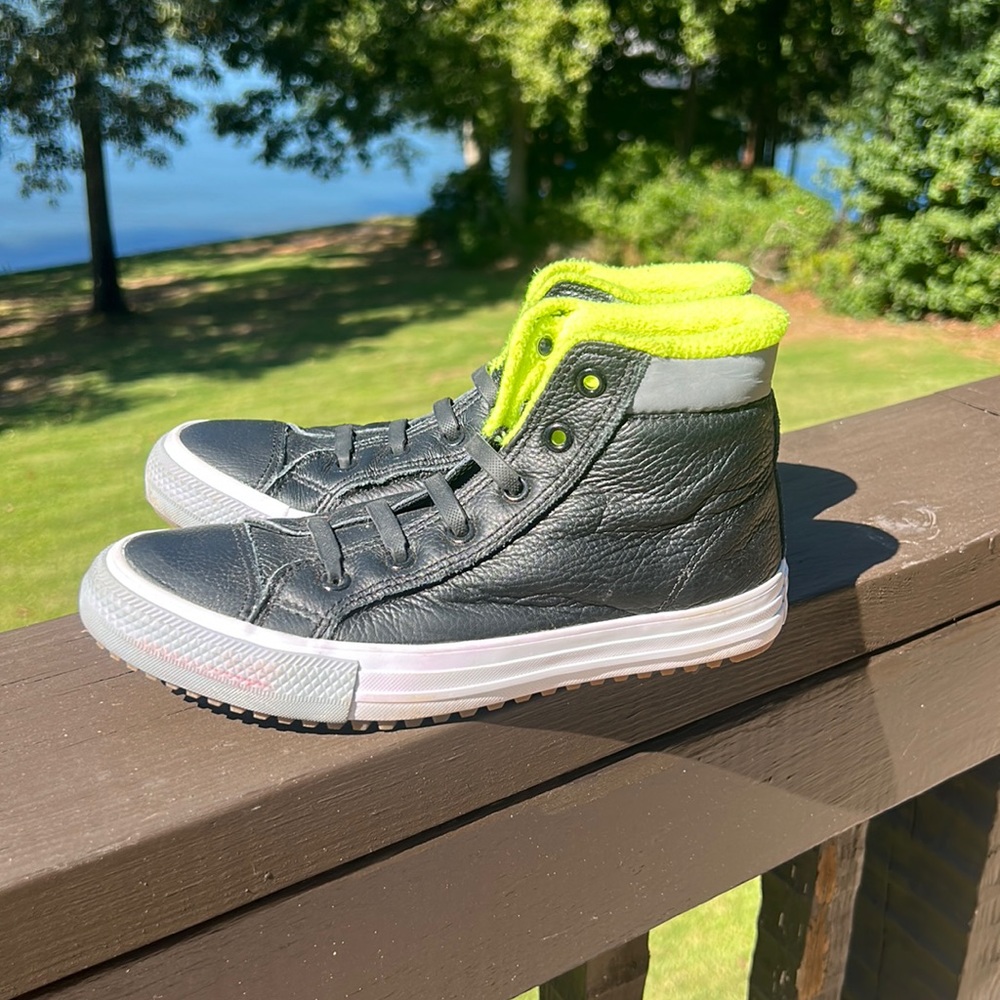 BRAND NEW LEATHER CONVERSE ALL STAR CHUCK TAYLOR SIZE 3